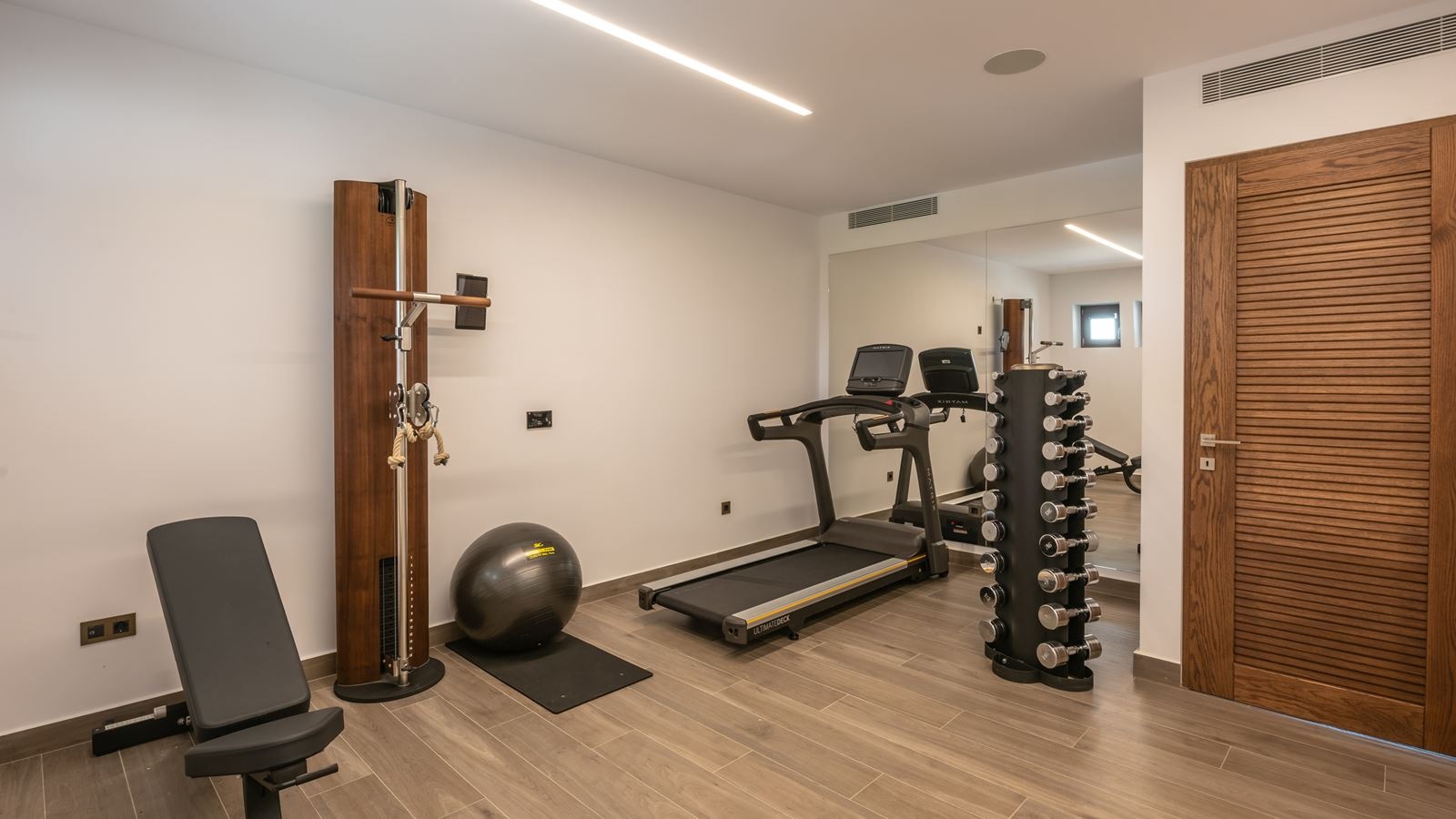 rooms-executive-fitness-suite-sea-view-with-private-heated-pool-and-gym