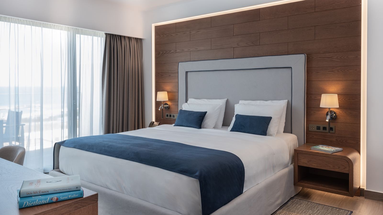 rooms-presidential-villa-3-bedrooms-on-two-floors-sea-view-with-private-heated-pool-sweetsauna-and-gym