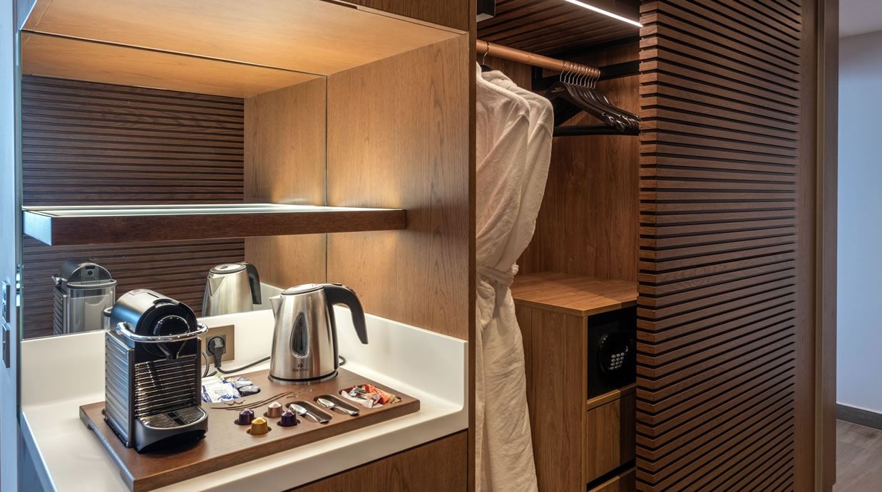 rooms-deluxe-junior-suite-pool-front-sea-view-with-private-pool