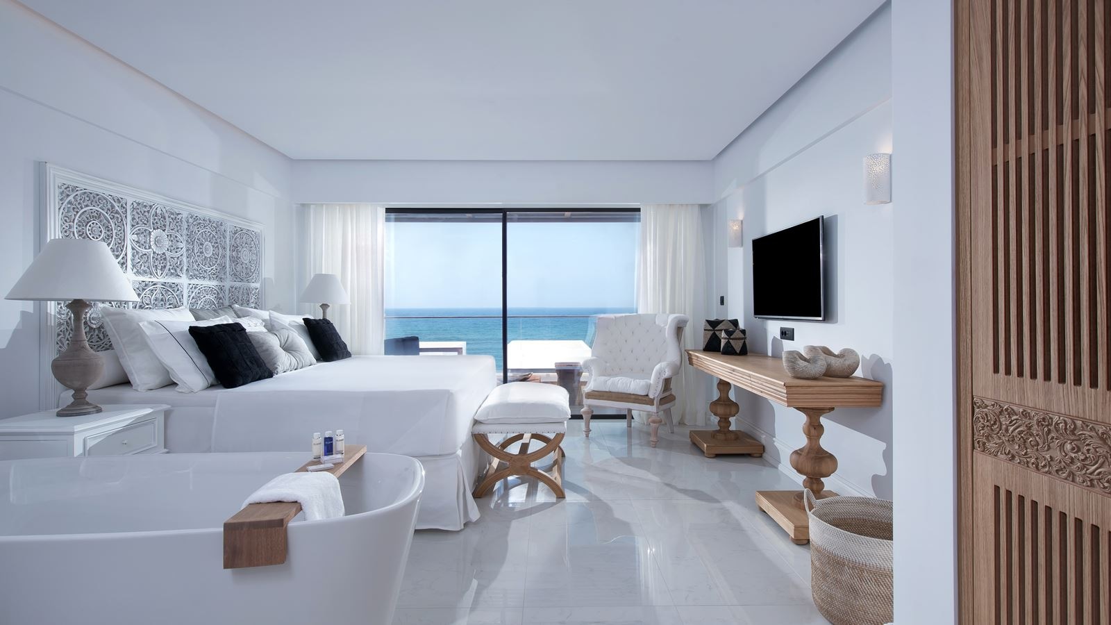 rooms-abaton-collection-suite-with-private-outdoor-jacuzzi