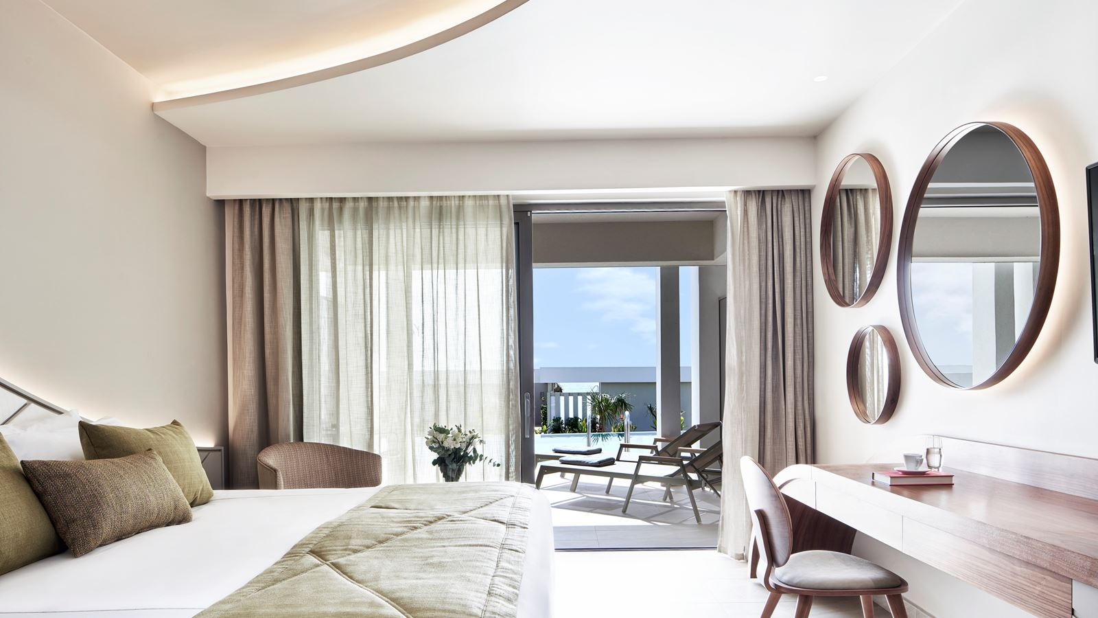 rooms-deluxe-bungalow-room-swim-up--garden-view