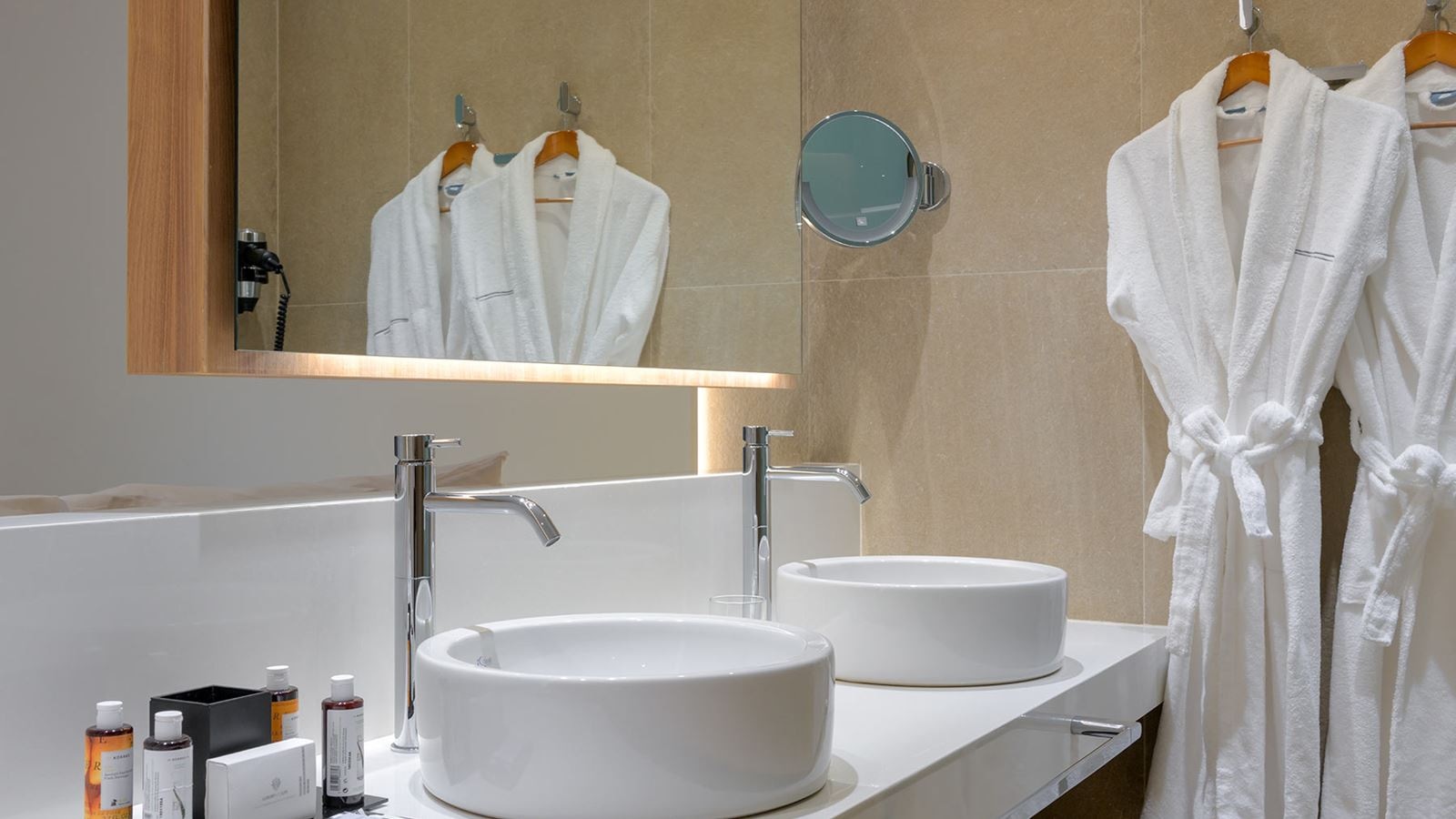 rooms-junior-suite-beachfront-privatepool