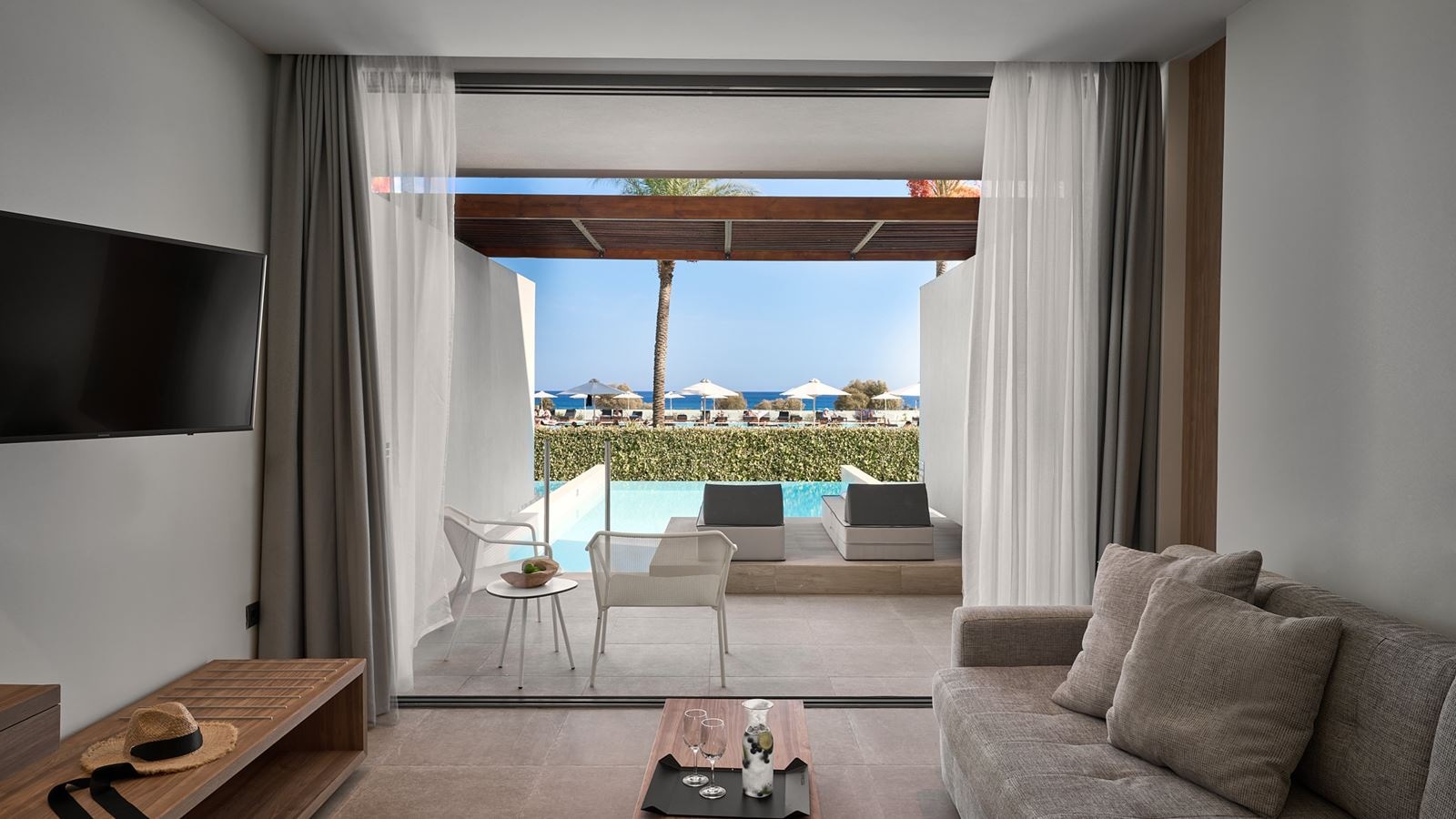 rooms-junior-suite-private-pool-sea-view