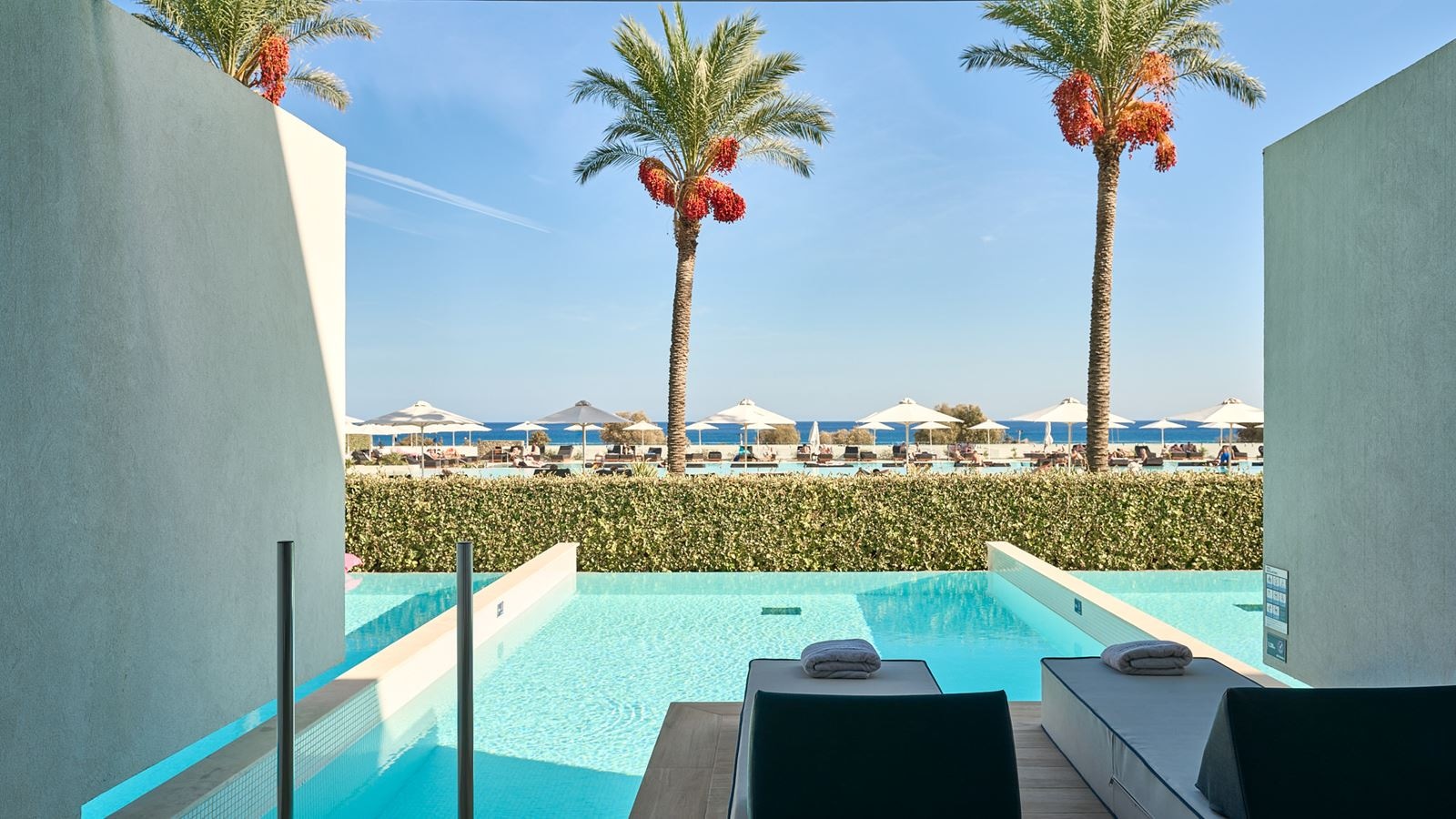 rooms-junior-suite-private-pool-sea-view