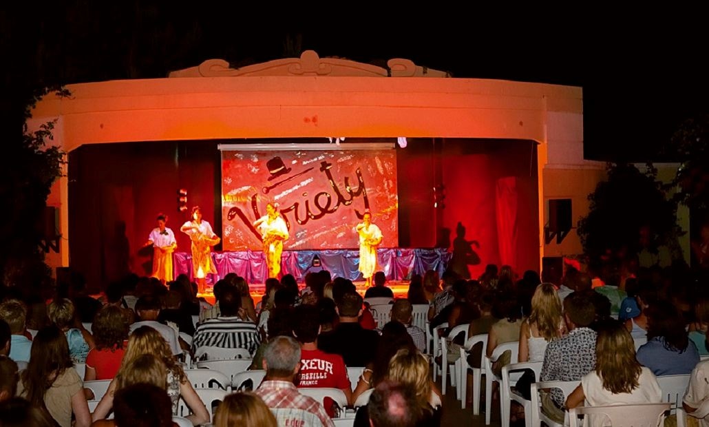 bars-theater-bar--weather-permitted