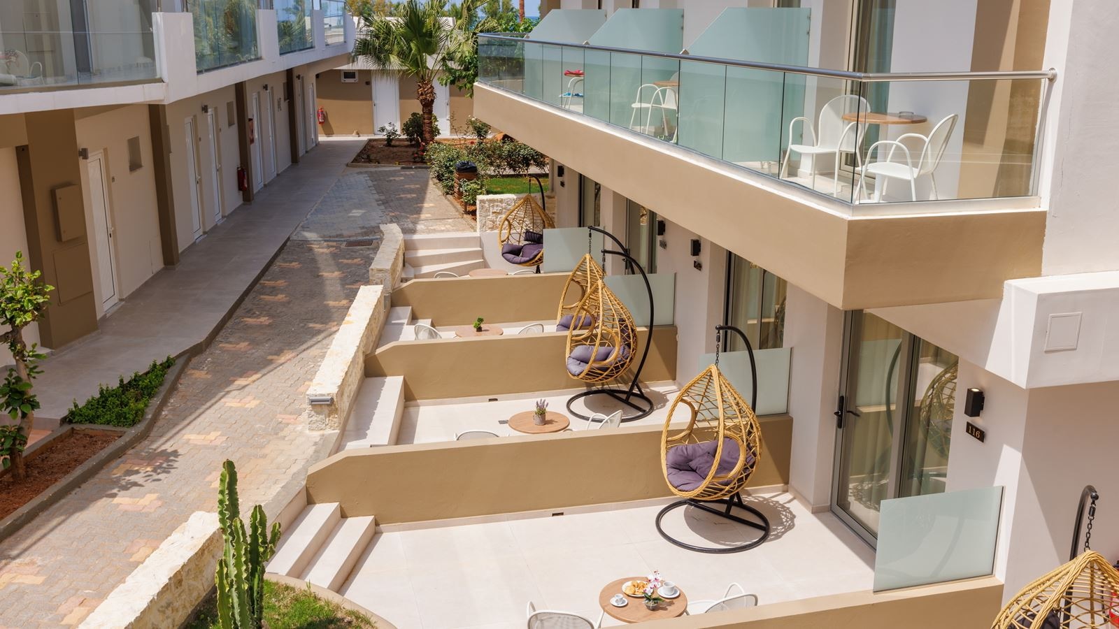 rooms-superior-double-balcony-or-terrace