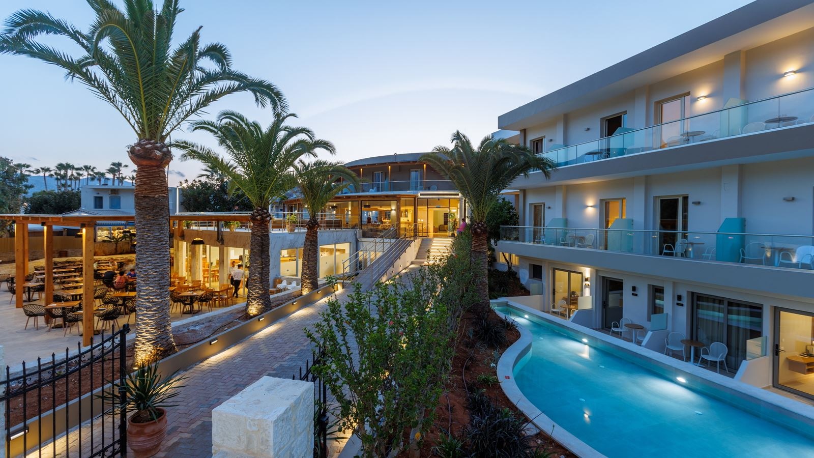 rooms-superior-double-shared-pool