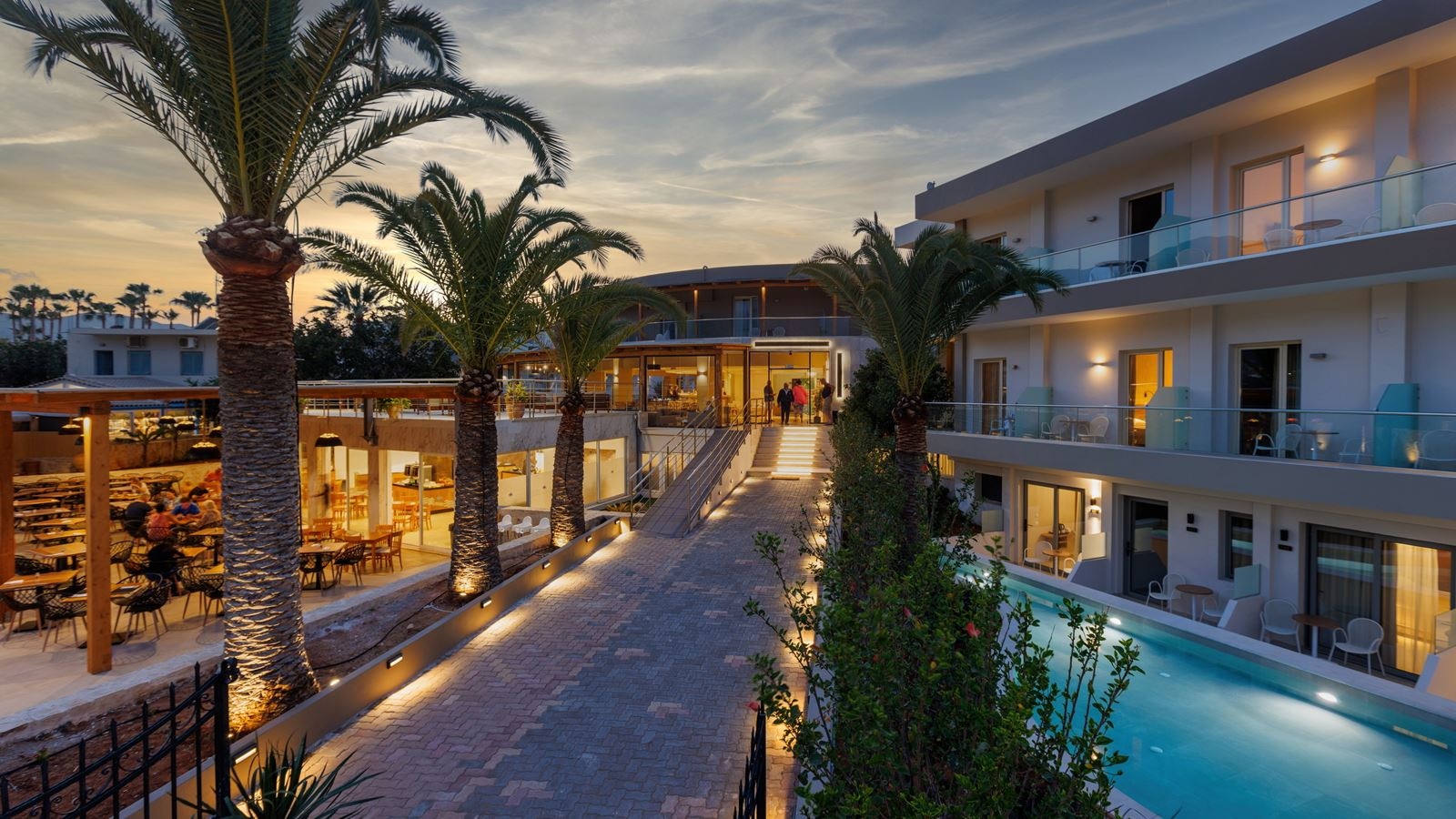 rooms-superior-double-shared-pool