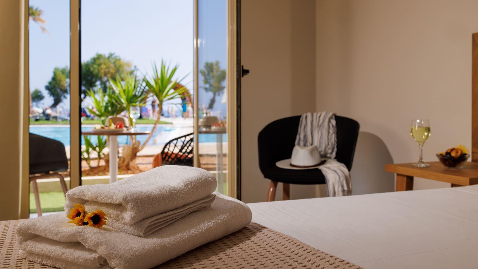 rooms-superior-double-sea-view-balcony-or-terrace