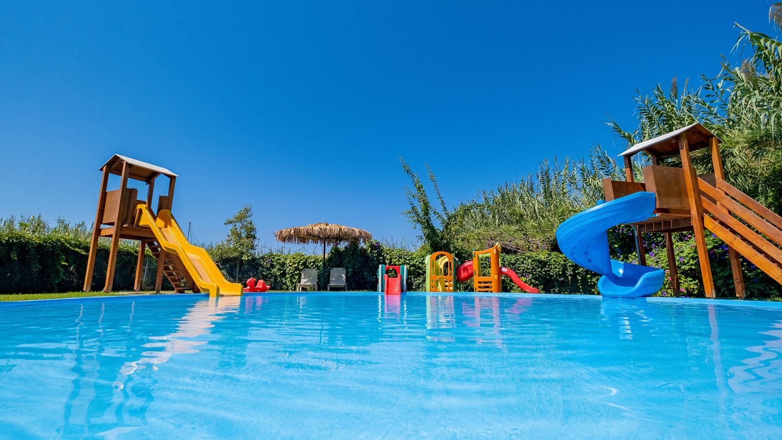 water-park-outdoor-childrens-pool