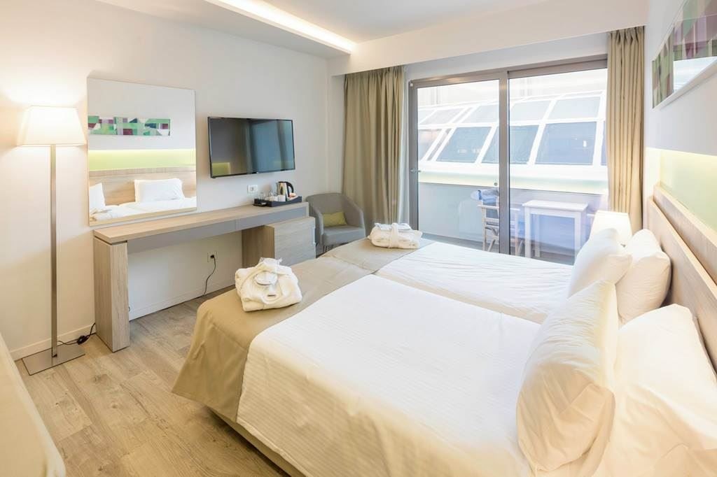 rooms-room-single-landview-balcony