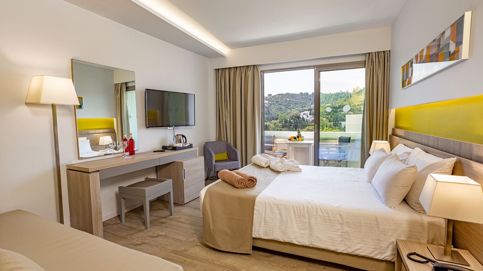 rooms-room-twin-sideseaview-balcony