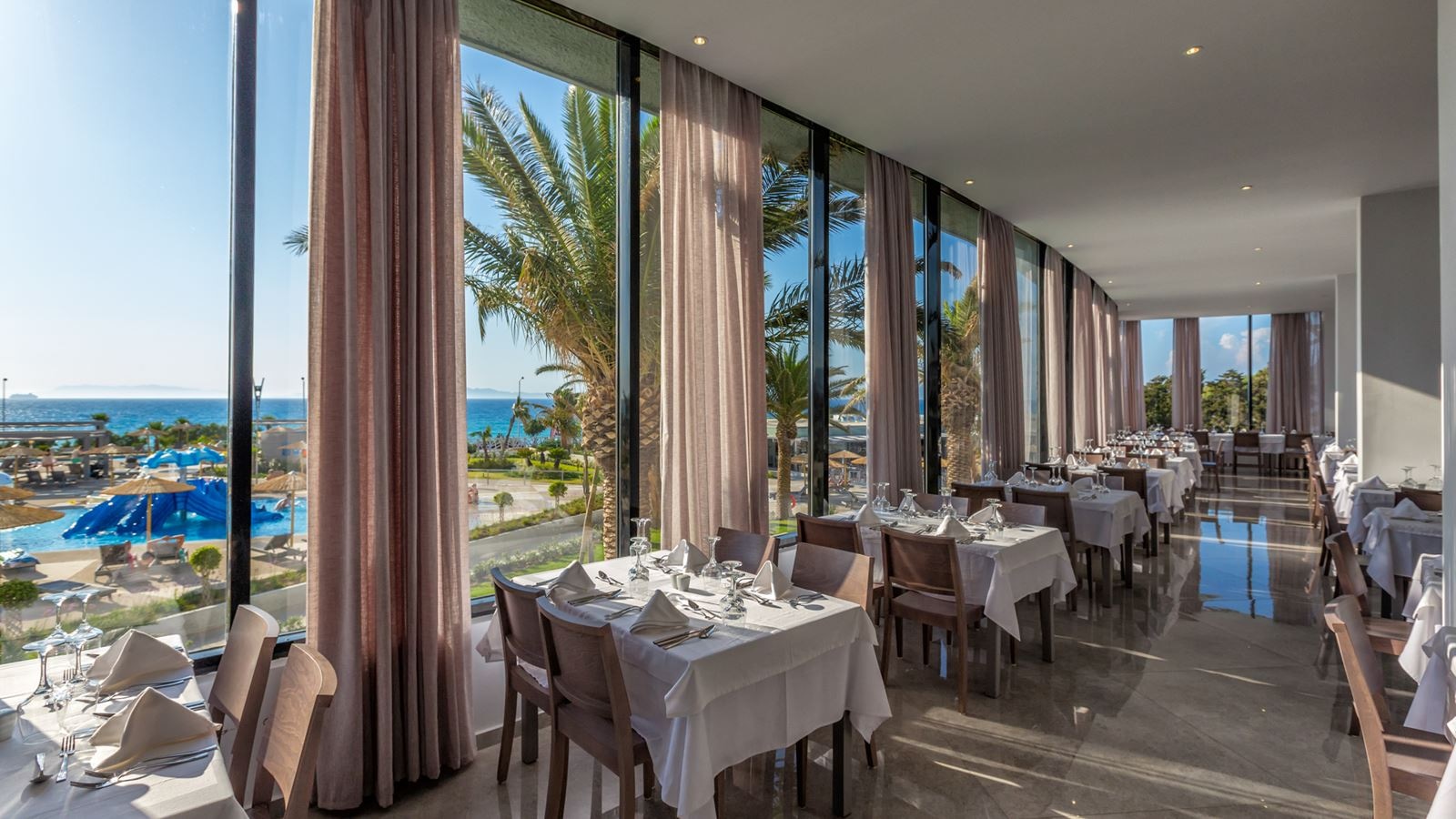 restaurants-epicurus-main-buffet-restaurant