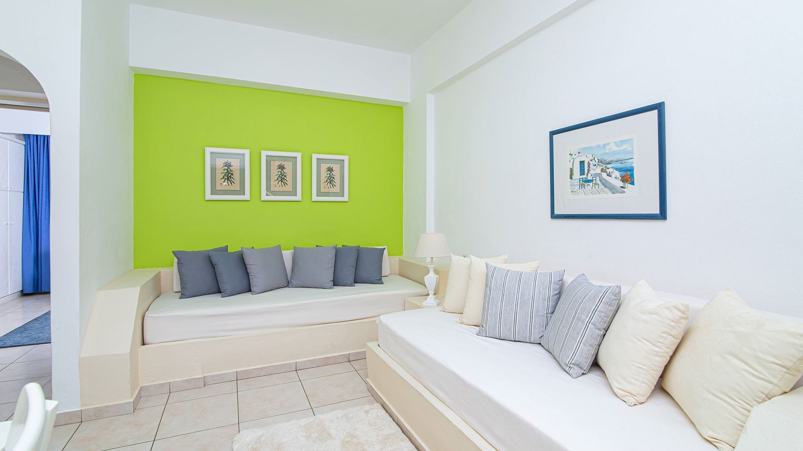 rooms-apartment-luxury-1-bedroom-seaview-balcony-or-terrace