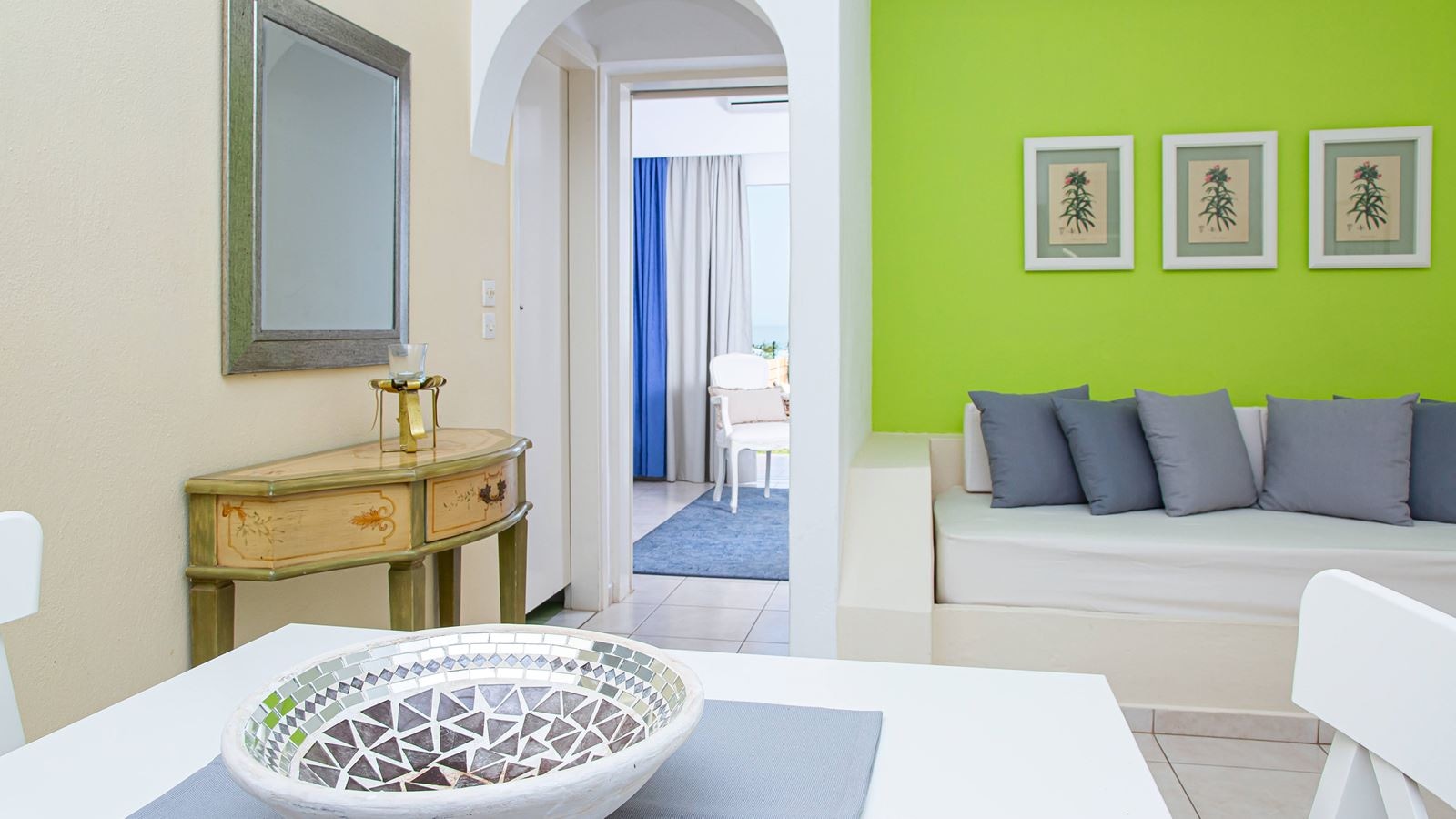 rooms-apartment-luxury-1-bedroom-seaview-balcony-or-terrace