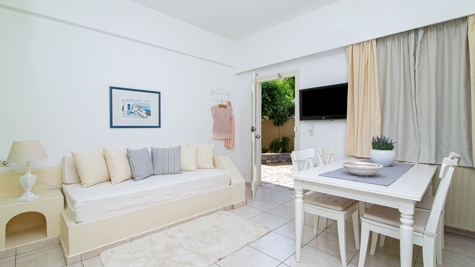 rooms-apartment-luxury-1-bedroom-seaview-balcony-or-terrace