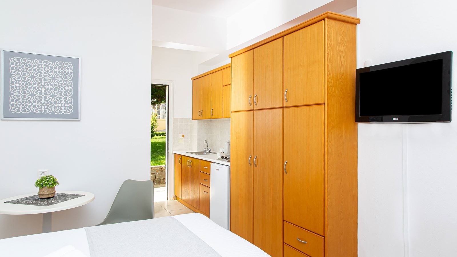 rooms-studio-superior-double--gardenseaview-balcony-or-terrace