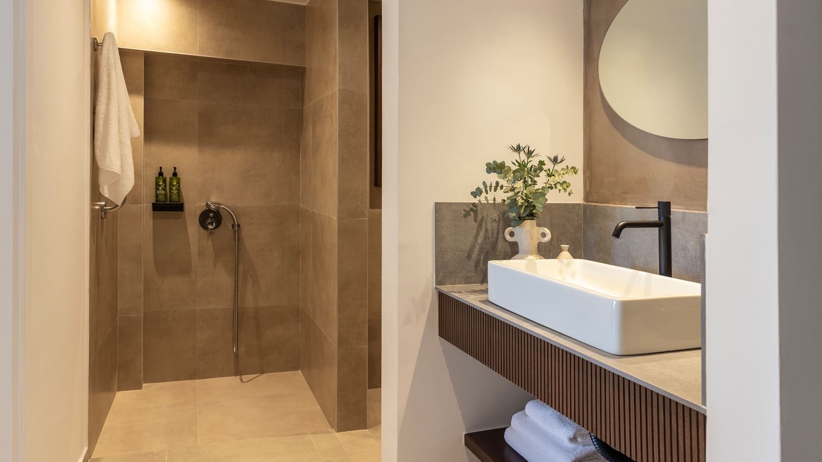 rooms-room-family-1-bedroom-with-living-room