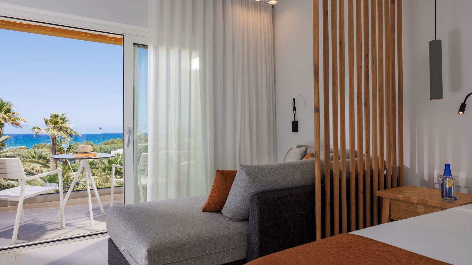 rooms-room-comfort-double-seaview-balcony-or-terrace