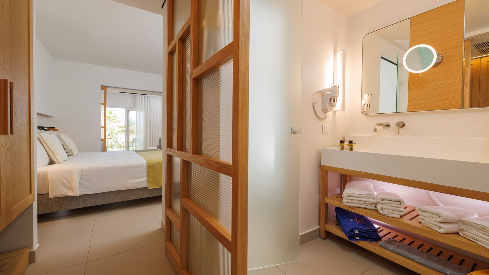rooms-suite-2-bedrooms-seaview