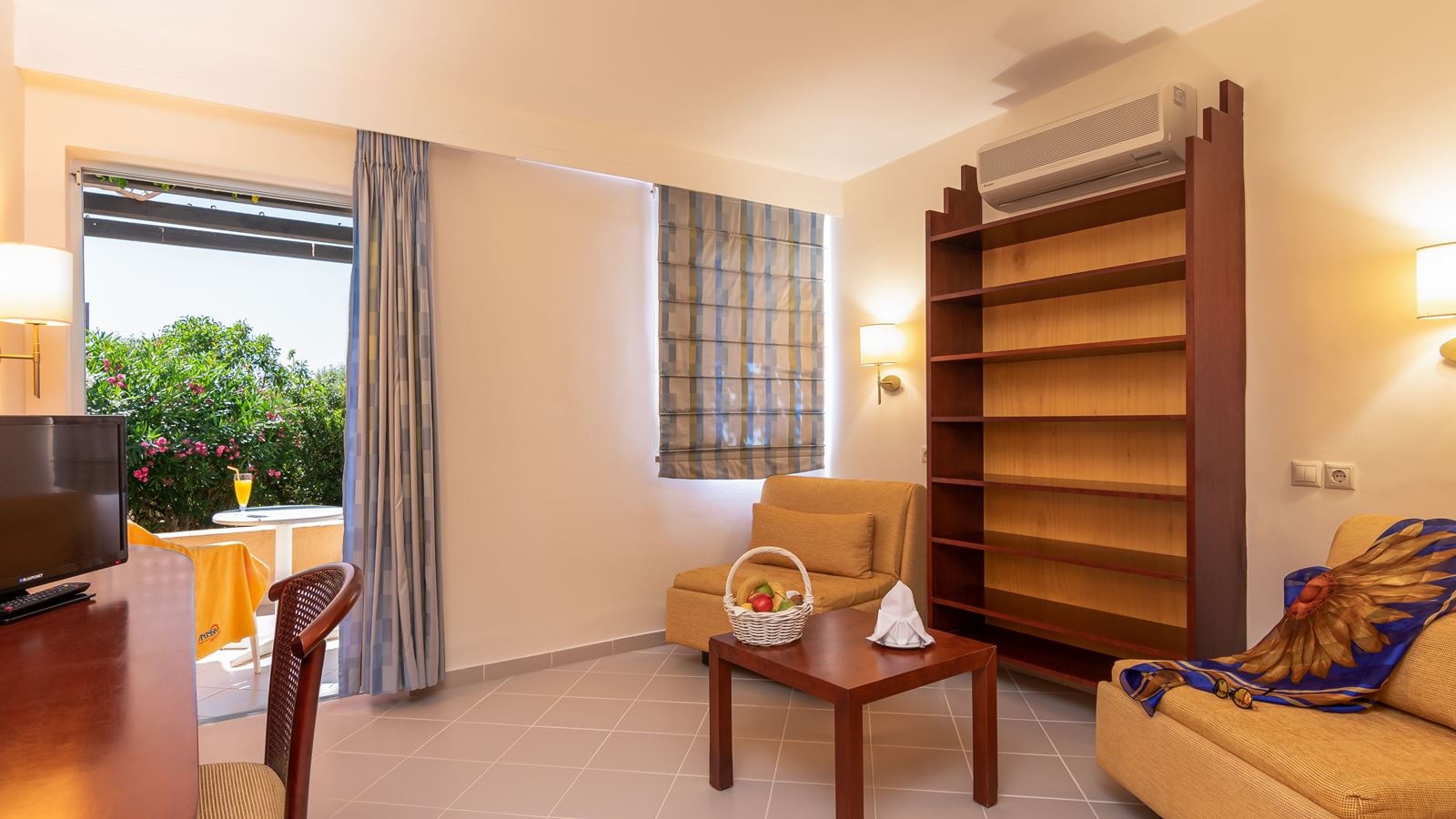 rooms-room-family-2-bedrooms-gardenview