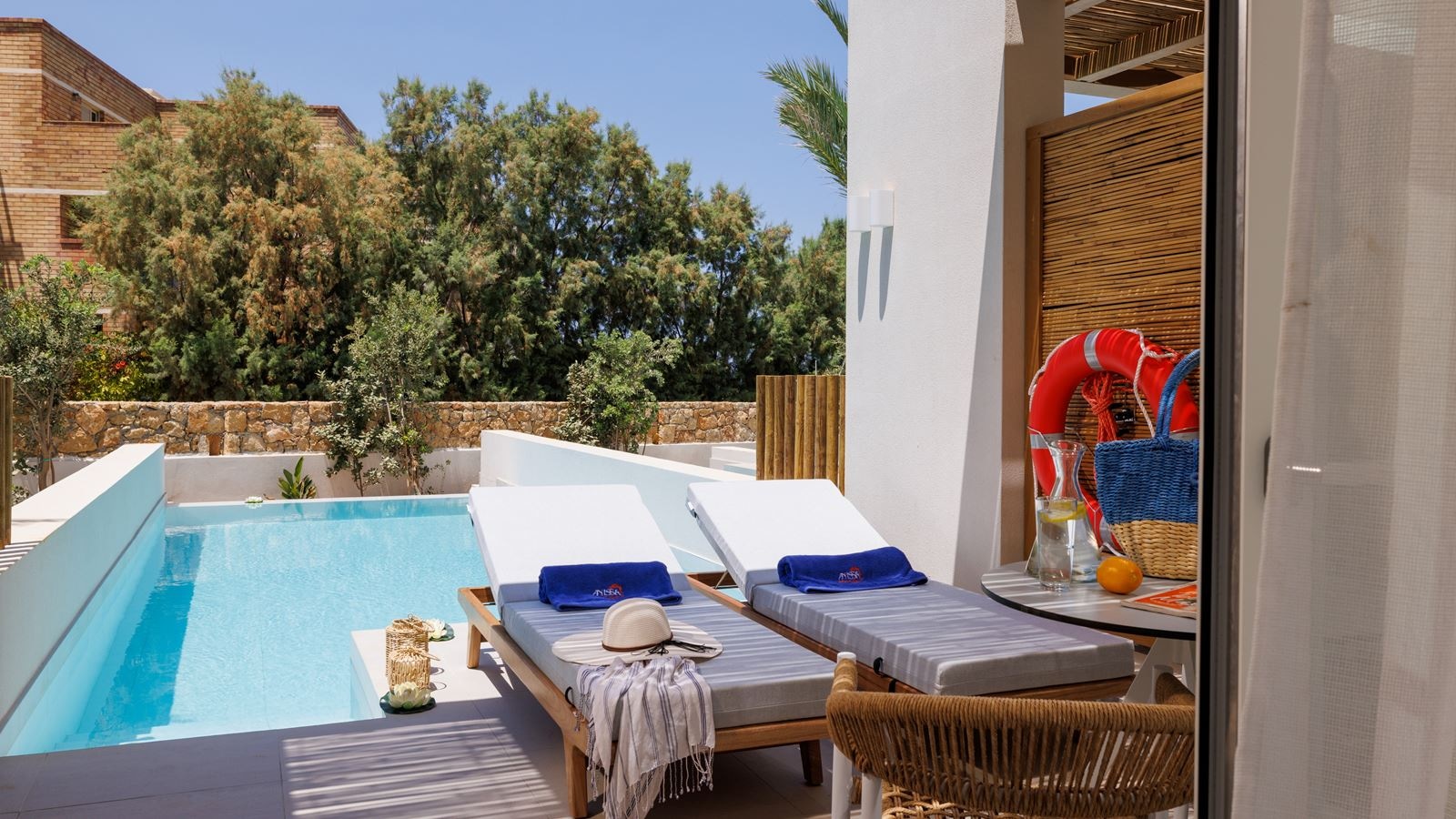 rooms-suite-2-bedrooms-privatepool