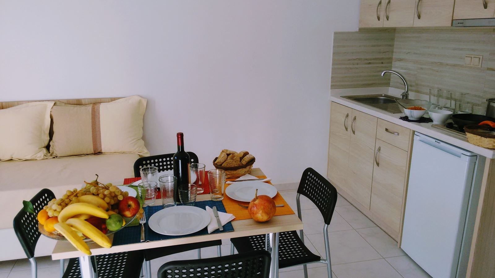 rooms-superior-1-bedroom-apartment-pool-or-sea-view-balcony-or-terrace