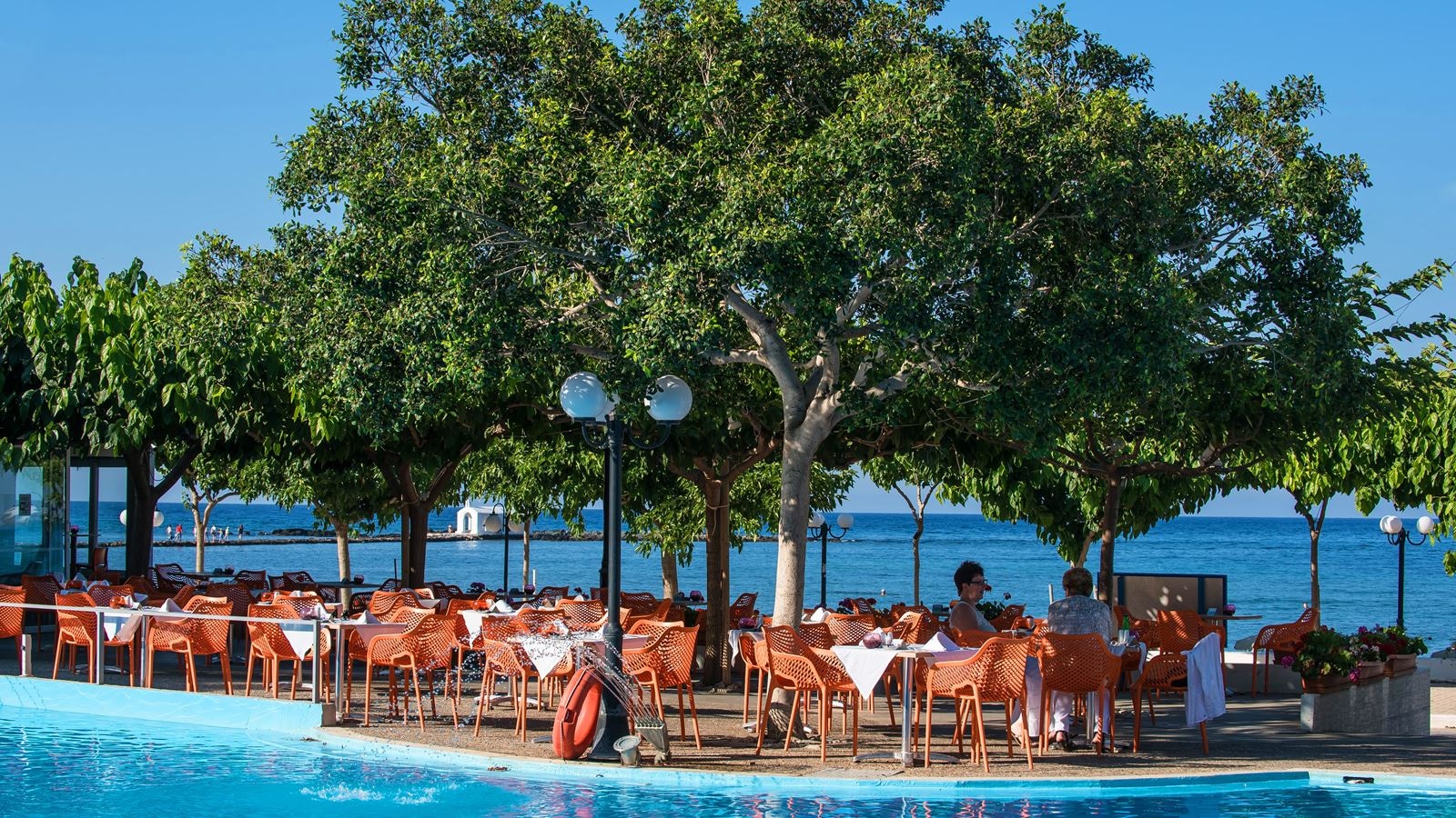 bars-cocktail-pool-bar-lyra