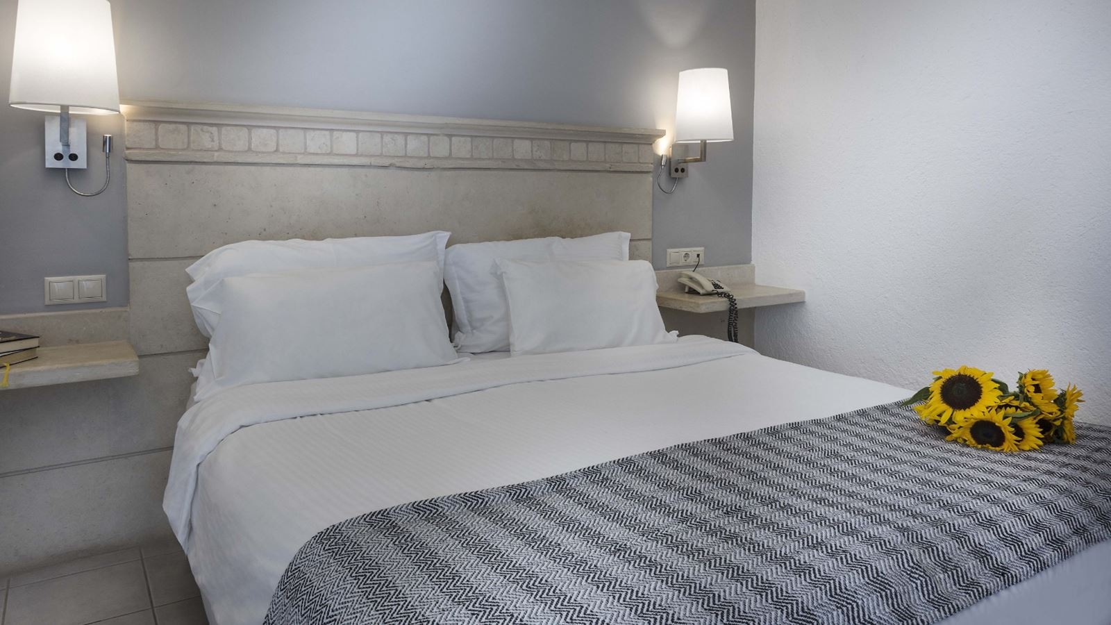 rooms-room-standard-double-side-sea-view-balcony-or-terrace