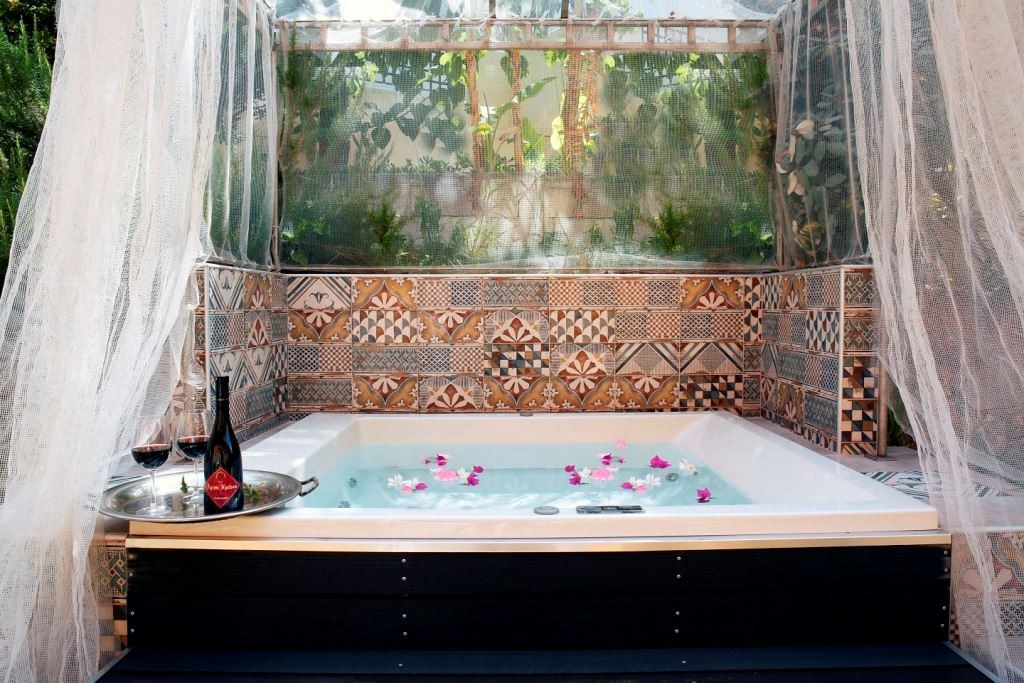 rooms-double-room-private-jacuzzi