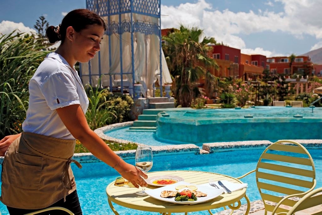 restaurants-pool-bar