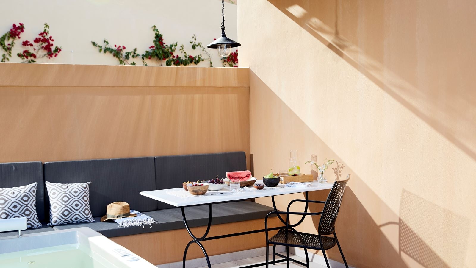 rooms-grand-terrace-junior-suite-sea-view-with-whirlpool