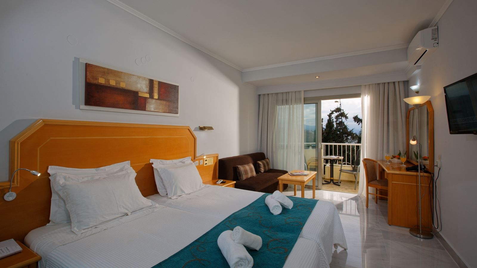 rooms-deluxe-room-sea-view