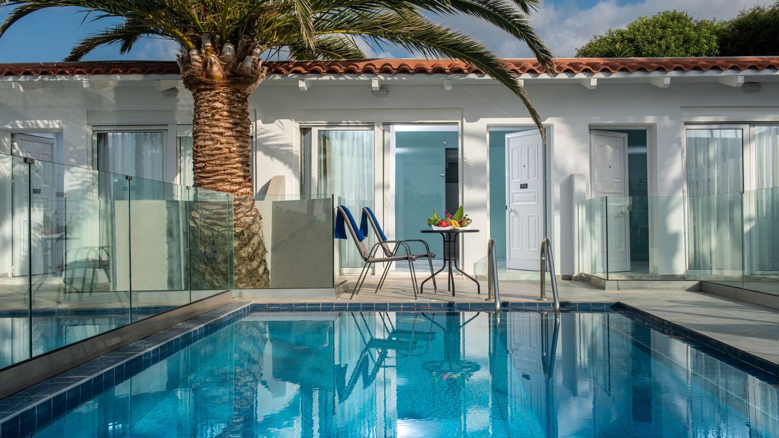 rooms-family-suite-with-2-bedrooms-and-private-pool