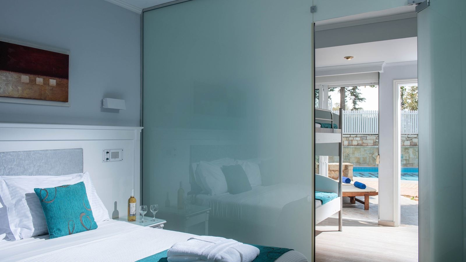 rooms-family-suite-2-bedroom-sharing--pool