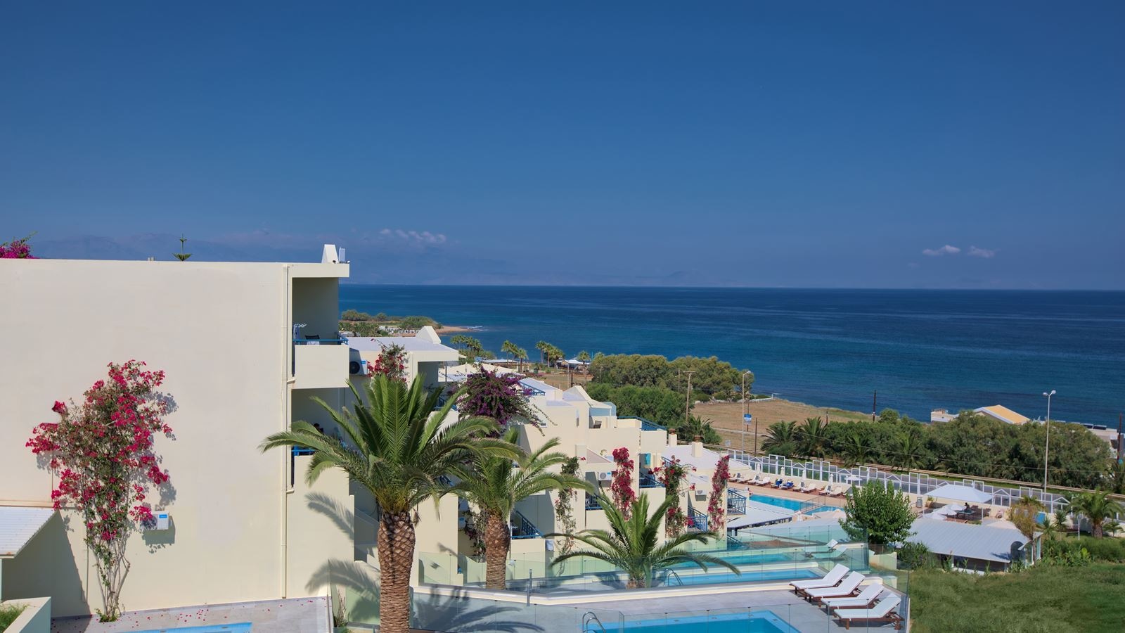 rooms-1bedroom-suite-with-sea-view-and-private-pool