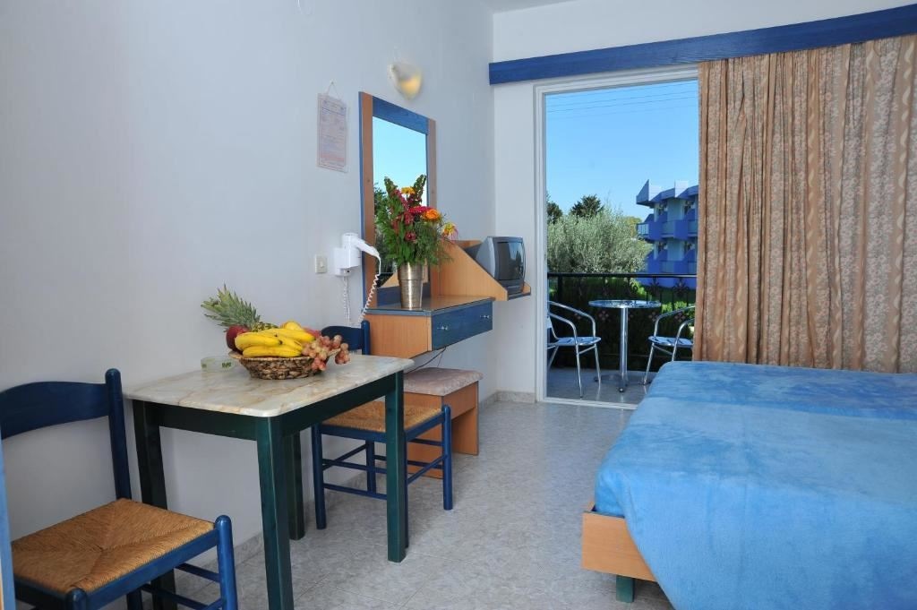 rooms-studio-balcony-or--terrace