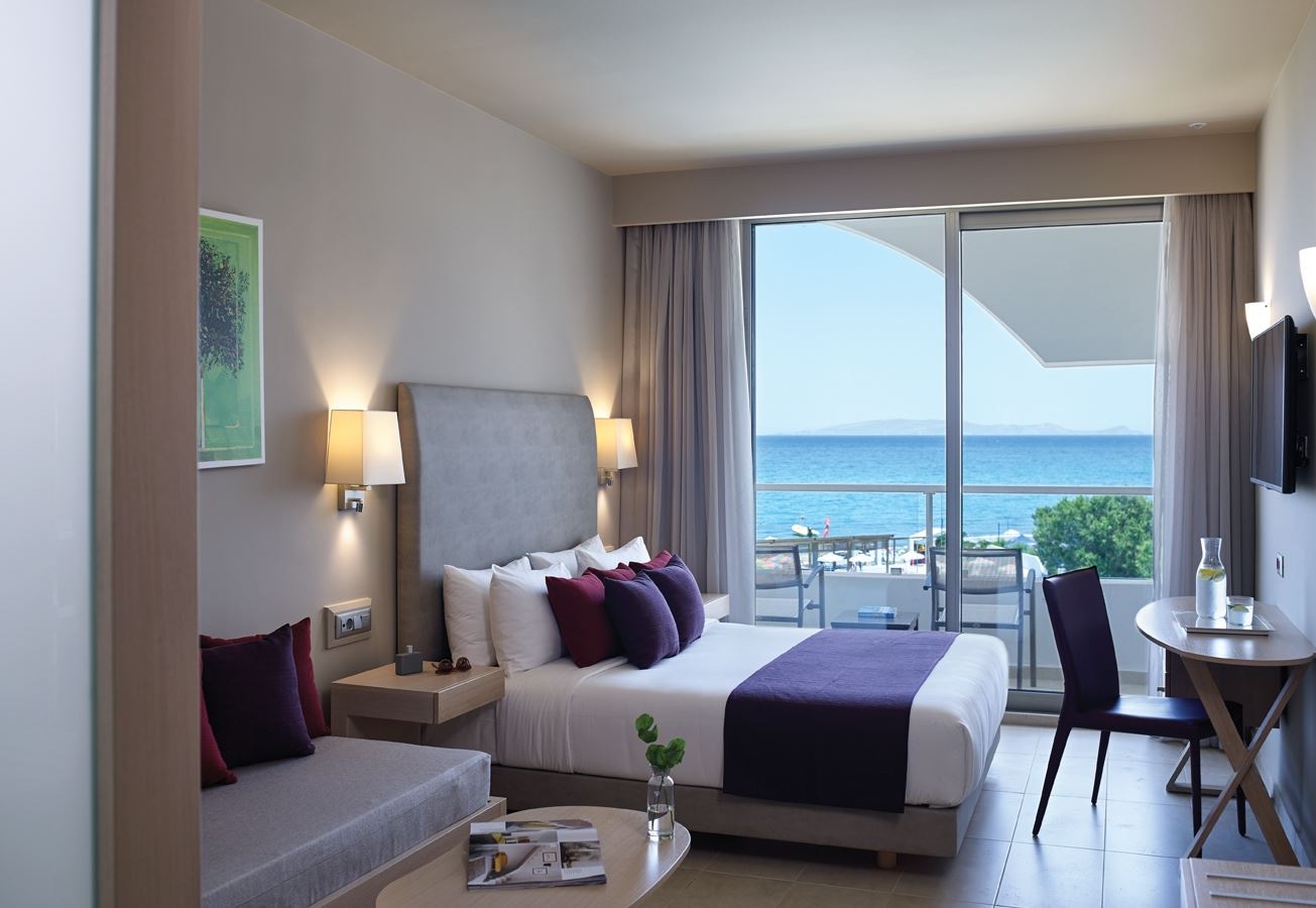 rooms-quadruple-room-balcony-or-terrace