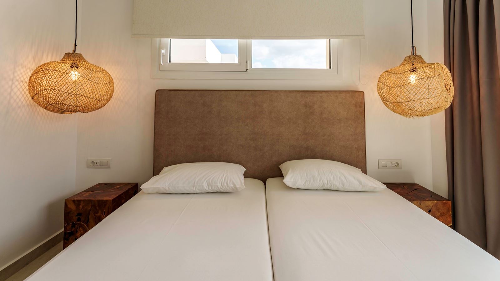 rooms-room-deluxe-twin-balcony-or-terrace