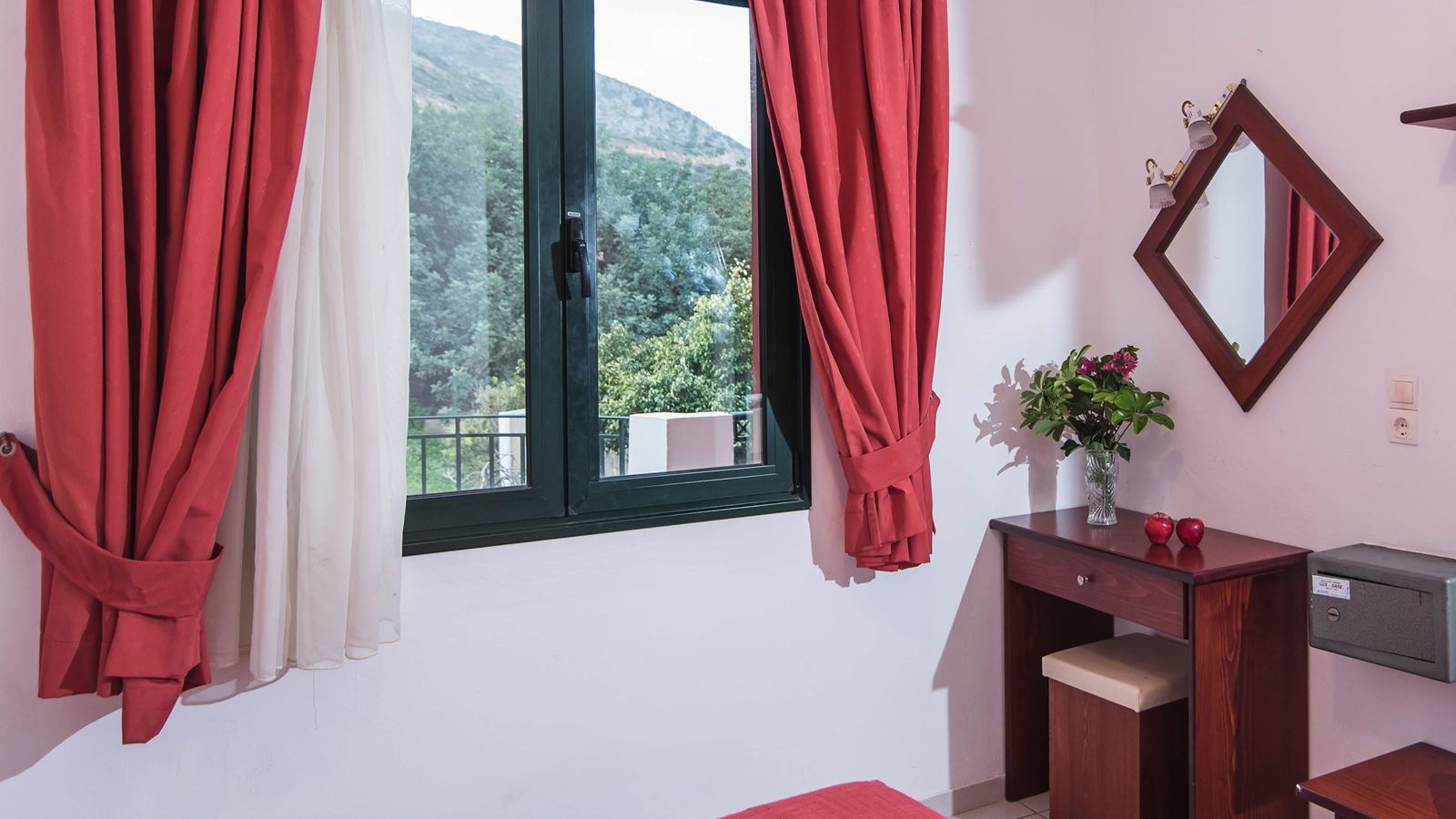 rooms-one-bedroom-apartment-garden-view-or-side-sea-view-3-pax