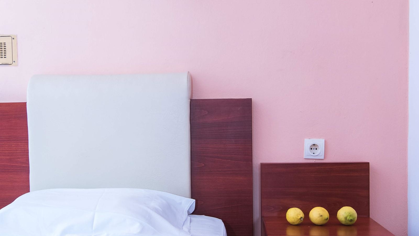 rooms-one-bedroom-apartment-garden-view-or-side-sea-view-4-pax