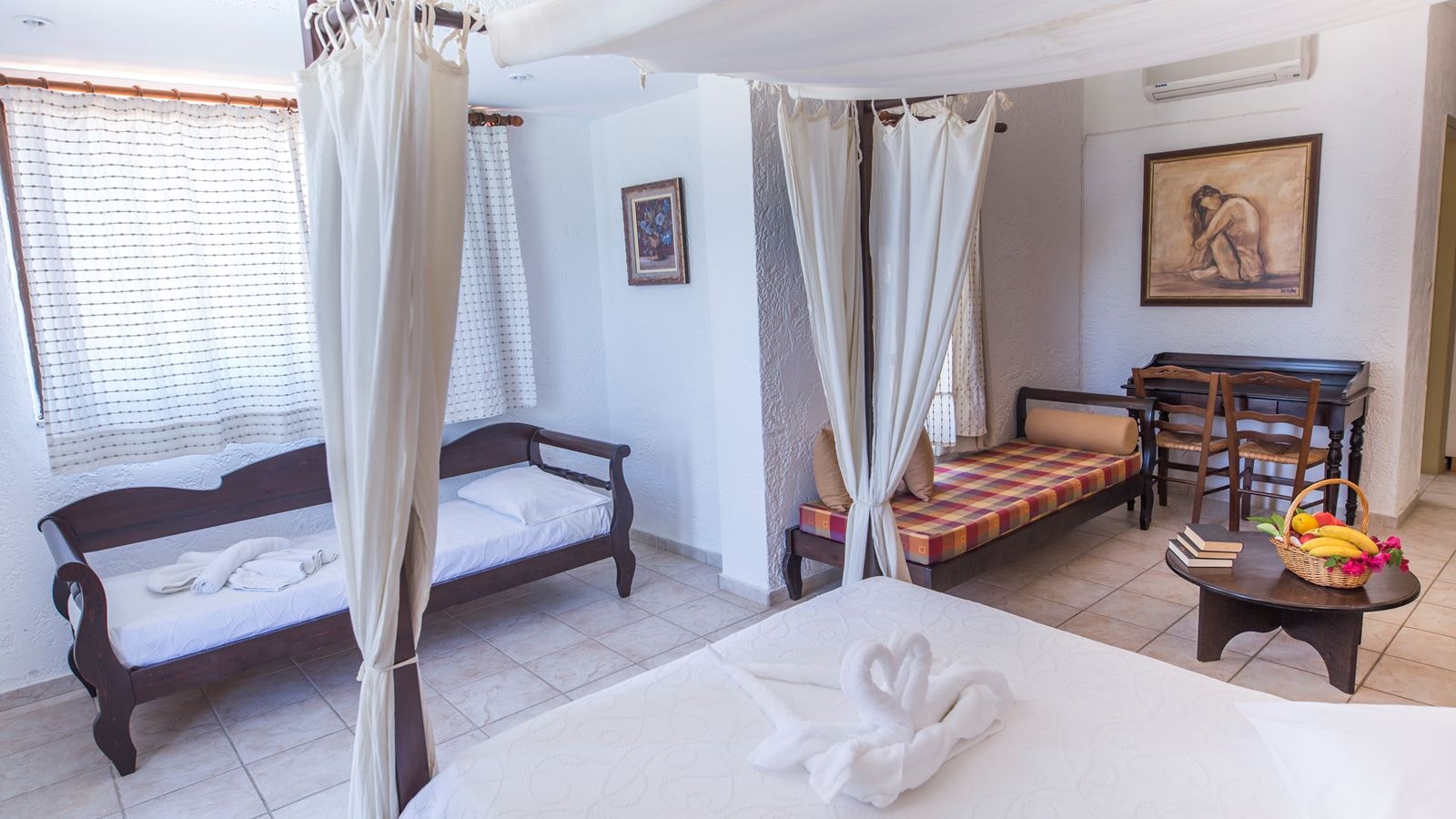 rooms-superior-familyroom-seaview-balcony