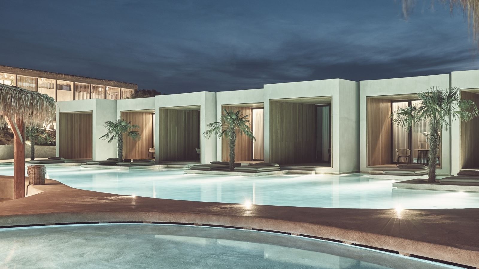 rooms-superior-water-suite-pool-view