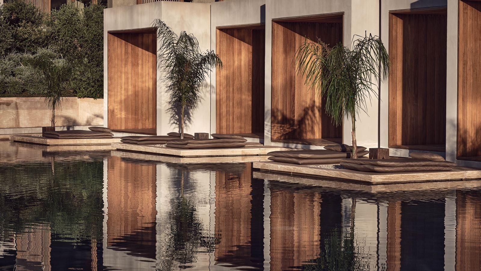 rooms-superior-water-suite-pool-view