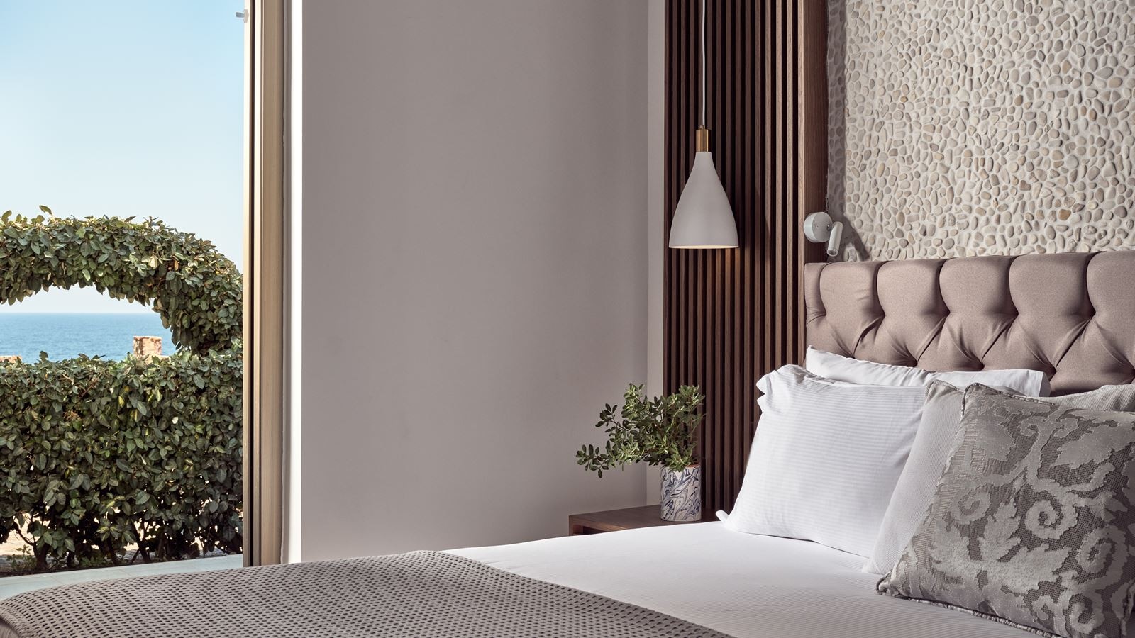 rooms-family-suite-sea-view-with-private-pool