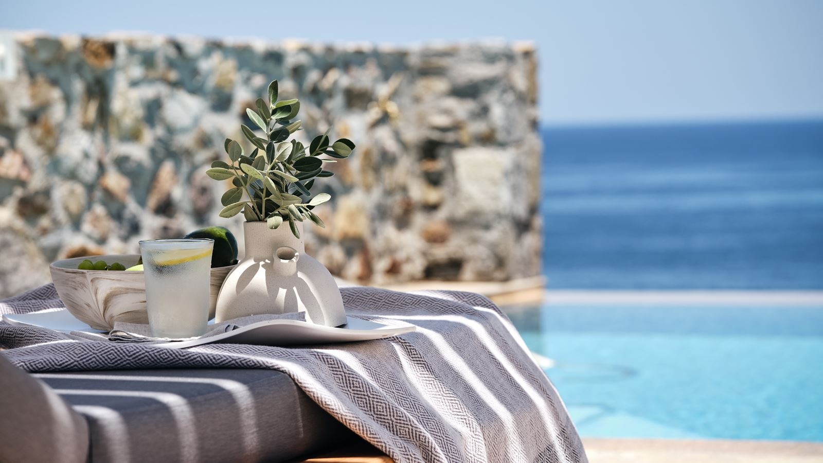 rooms-luxury-suite-sea-view-with-private-pool