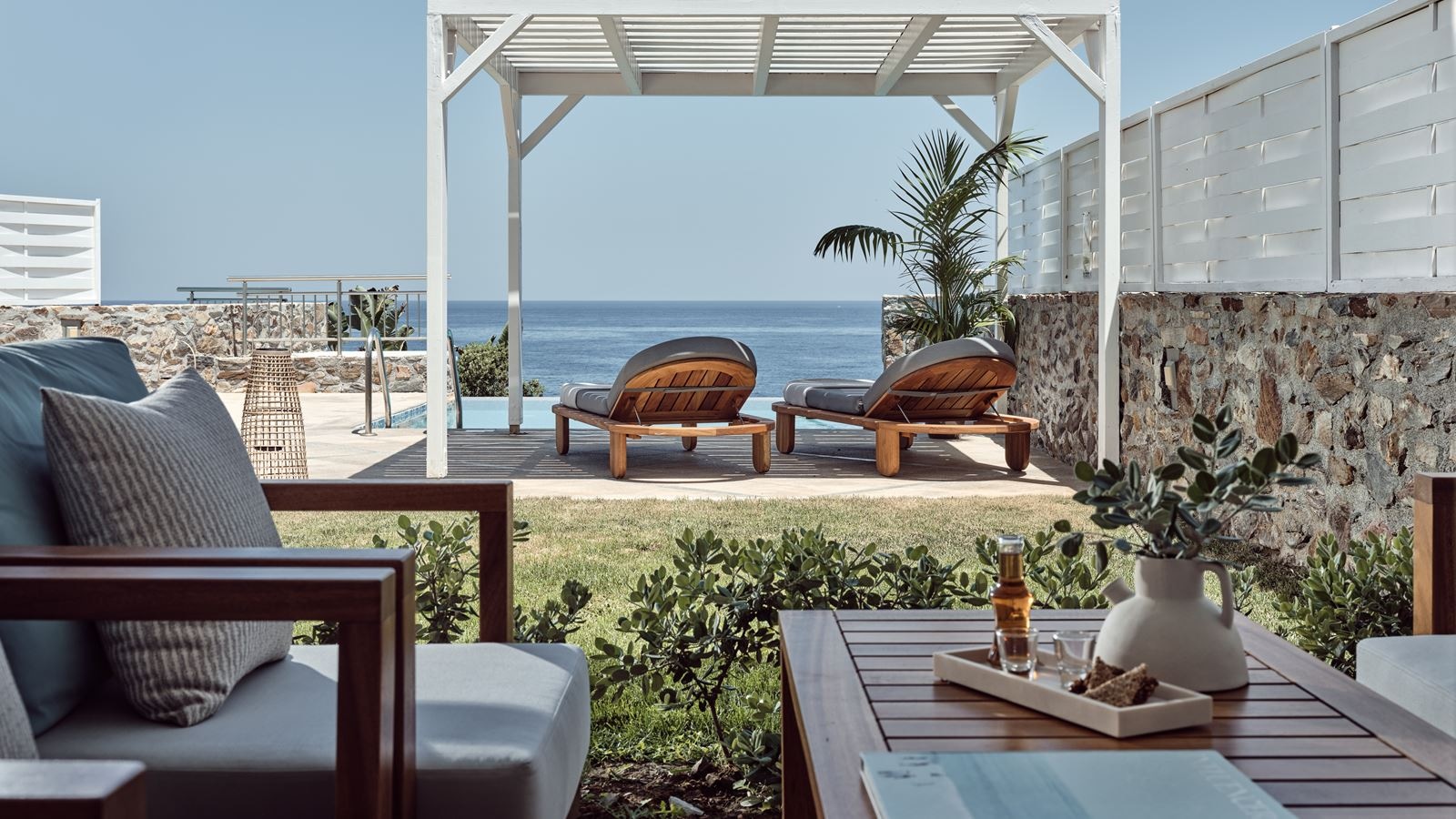 rooms-luxury-suite-sea-view-with-private-pool