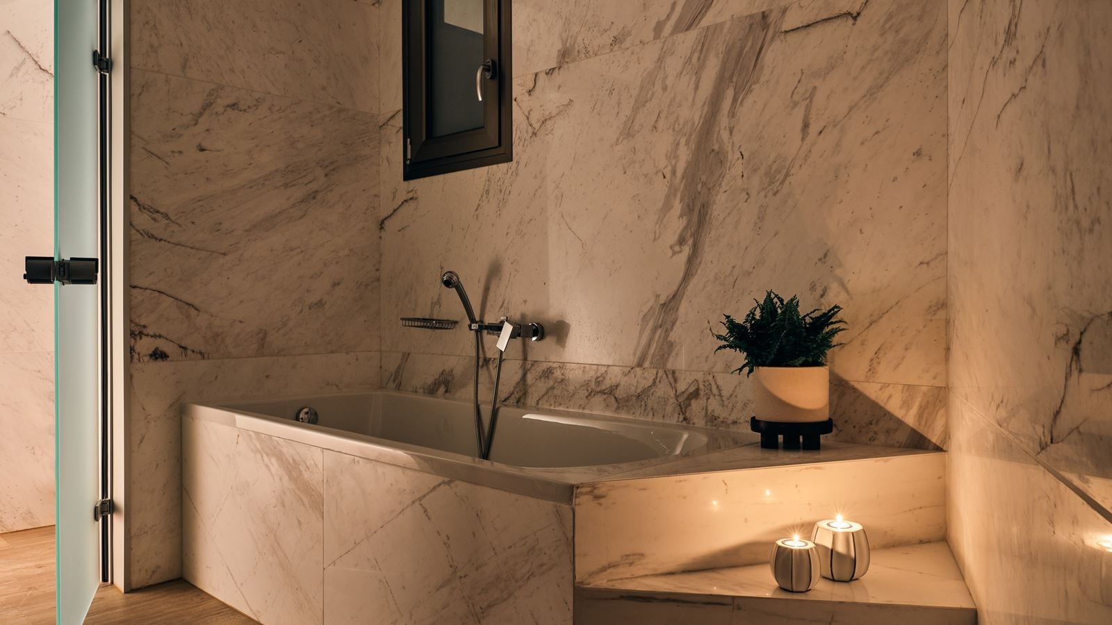 rooms-superior-suite-waterfront-sea-view