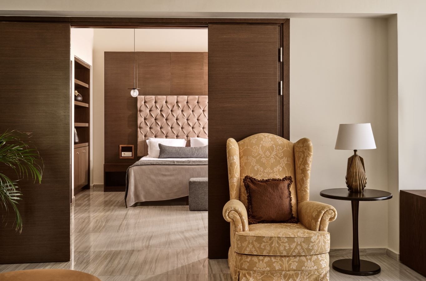 rooms-royal-luxury-waterfront-suite-with-private-pool