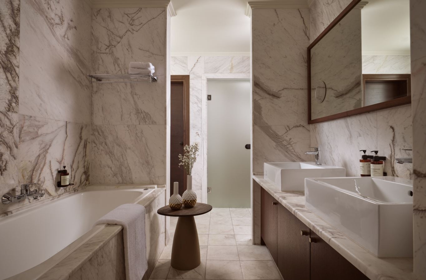 rooms-royal-luxury-waterfront-suite-with-private-pool